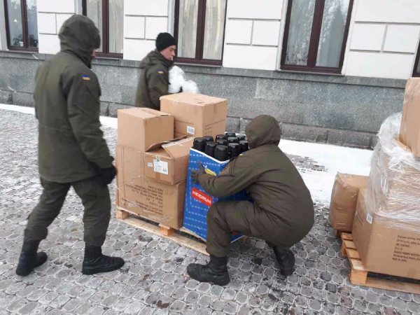 ПриватБанк доставив на Авдіївку гуманітарну допомогу *