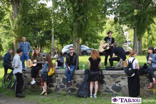 У центральному парку Луцька відбувся концерт вуличної музики. ФОТО
