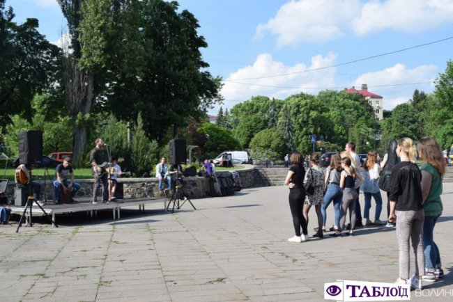 У центральному парку Луцька відбувся концерт вуличної музики. ФОТО