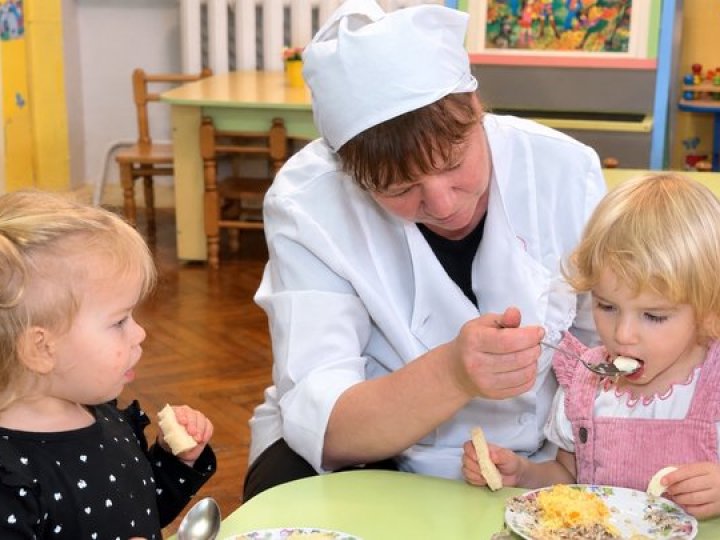 «Ми їх все вчимо»: як в дитсадках Луцька працюють групи для дітей від року