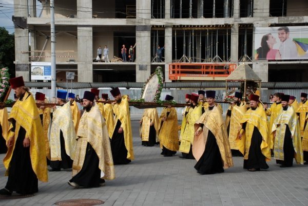 Луцьком хресною ходою пройшли священики. ФОТО