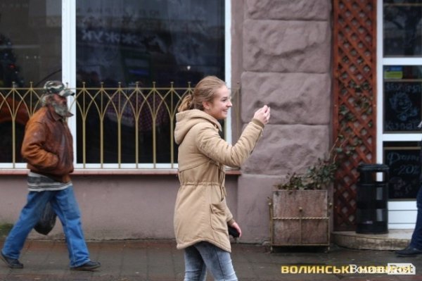 Центр Луцька оповив дим: марш фанів «Волині»