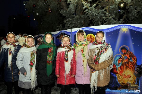 У Луцьку засяяла головна ялинка