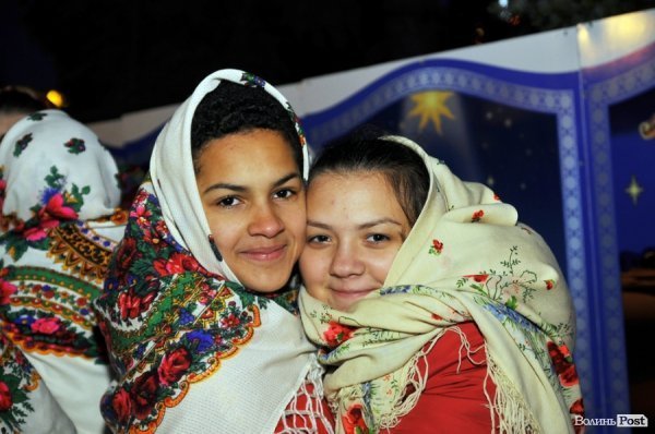 У Луцьку засяяла головна ялинка