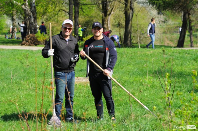 Чисто, як вдома: лучани влаштували велику толоку в парку 900-річчя. ФОТО
