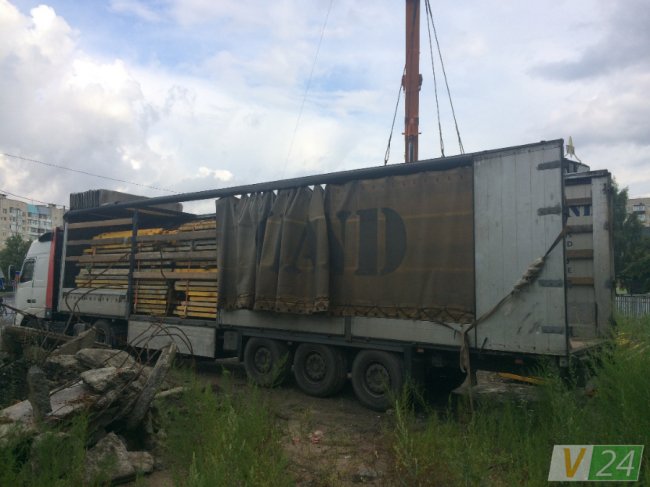 На скандальному будівництві в Луцьку розпочали демонтаж