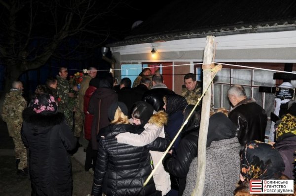 Померлого Героя Романа Луцюка село зустрічало на колінах. ФОТО. ВІДЕО