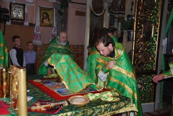 Як у луцькому храмі святкували Трійцю. ФОТО