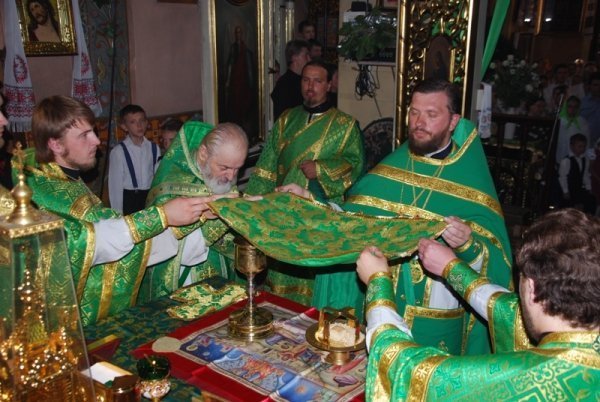 Як у луцькому храмі святкували Трійцю. ФОТО