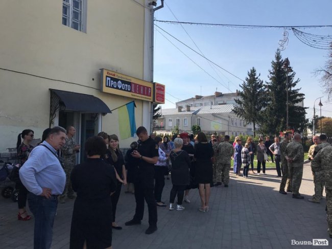 У Луцьку прощаються із загиблим у Іловайському котлі воїном. ФОТО