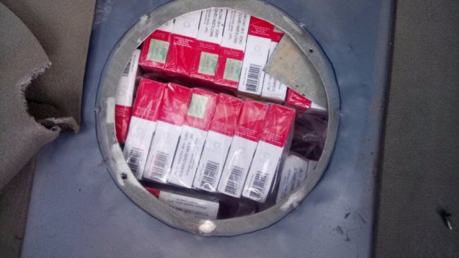 На «Устилузі» у чоловіка вилучили дорогий Mercedes через сигарети