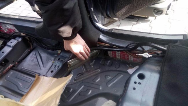 На «Устилузі» у чоловіка вилучили дорогий Mercedes через сигарети