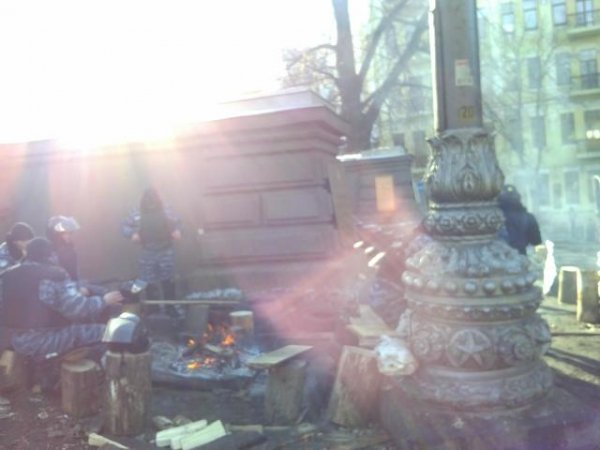 Силовики на Грушевського: важка техніка, свої «стіна координат» та кіноекран. ФОТО 