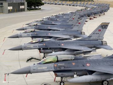 Зеленський розповів, коли українські пілоти почнуть навчання на F-16