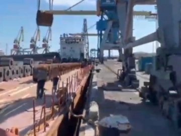 Росіяни крадуть метал з Маріуполя і вивозять його до Ростова