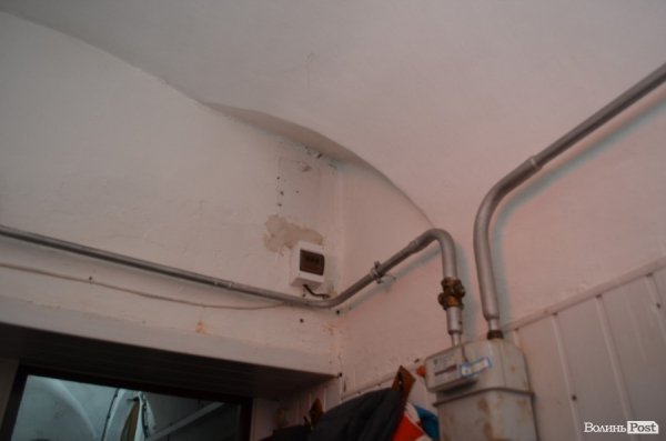 Історія без терміну давності: за мешканців аварійного будинку «взялися» у Луцькраді. ФОТО