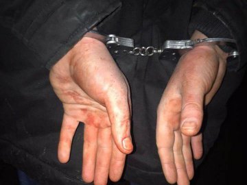 У Луцьку  на вулиці вночі порізали чоловіка