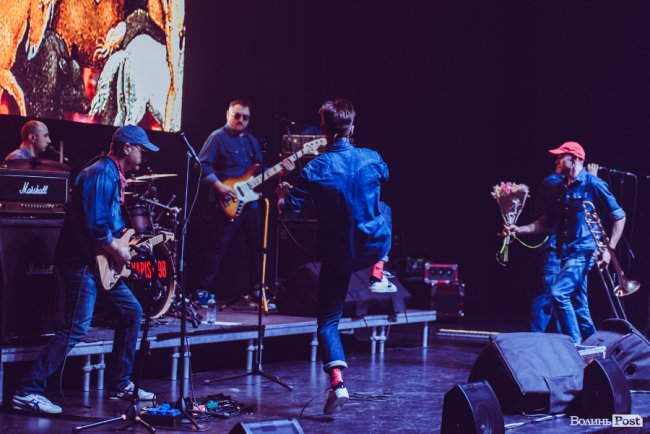 «Шухер, граждане! На сцене психопат!»: яким був концерт гурту «Ляпіс 98» у Луцьку: ФОТОРЕПОРТАЖ