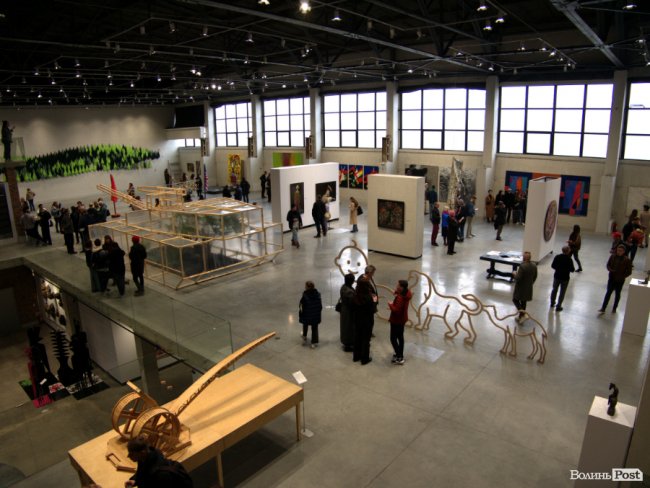 У Луцьку презентували першу в Україні книгу, написану за допомогою чату GPT