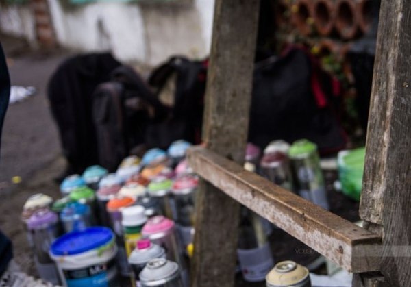 Як на будинку в Луцьку з'явився кількаметровий равлик. ФОТО