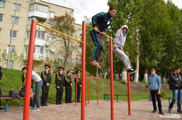 У Луцьку поряд з «Сіті-парком» відкрили Міст закоханих. ФОТО
