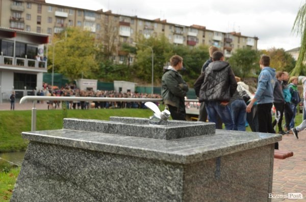 У Луцьку поряд з «Сіті-парком» відкрили Міст закоханих. ФОТО