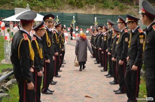 У Луцьку поряд з «Сіті-парком» відкрили Міст закоханих. ФОТО