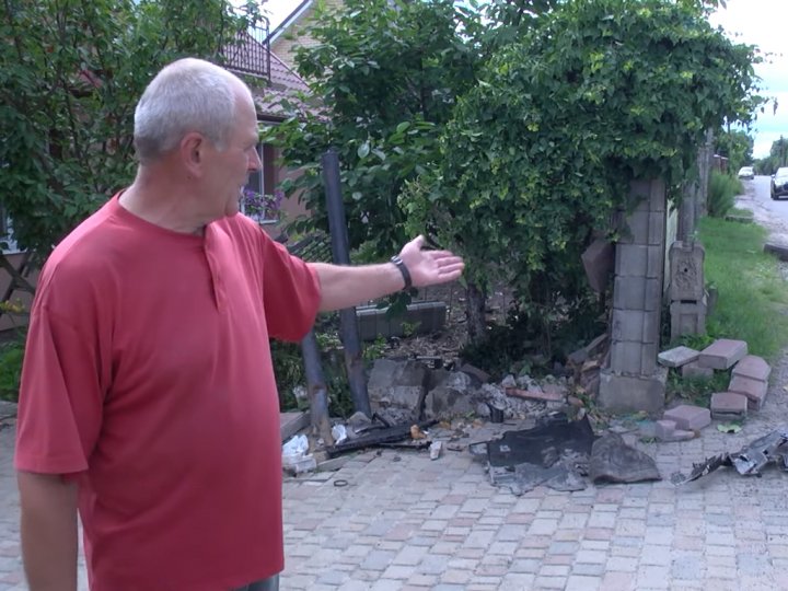 У селі біля Луцька бояться потрапити під колеса автівок, які «злітають» з дороги. ВІДЕО