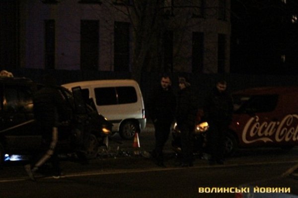 Аварія у Луцьку: таксі в’їхало в «Coca-cola». ФОТО