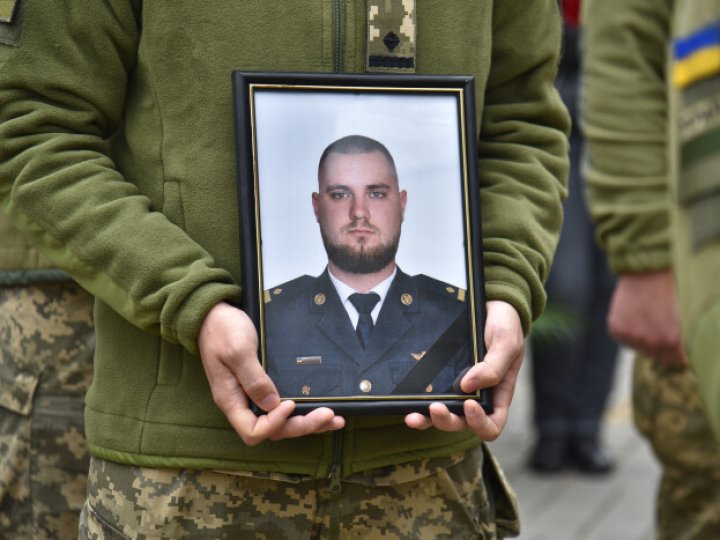 «Найбільше боявся втратити когось зі своїх хлопців»: у Луцьку попрощалися із 26-річним Героєм Денисом Жуком