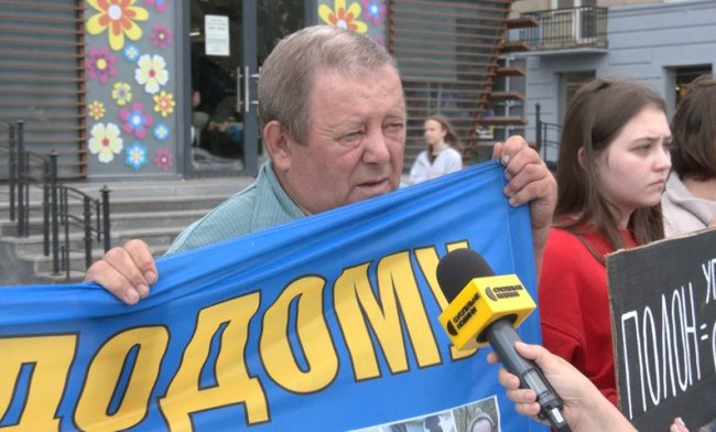 У Луцьку рідні полонених і зниклих безвісти підняли чорно-білий «Прапор Надії». ВІДЕО