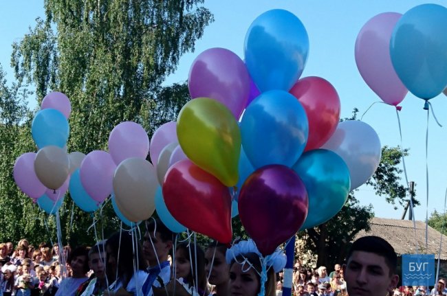 Останній дзвоник у Володимирі. ФОТО