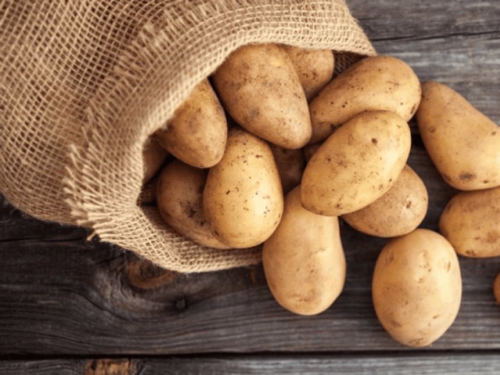 Як зберегти врожай картоплі до весни: чому вона гниє та як цього уникнути