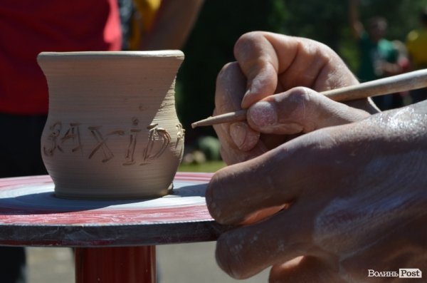 Як тисячі людей відривалися на фестивалі «Захід». ФОТО