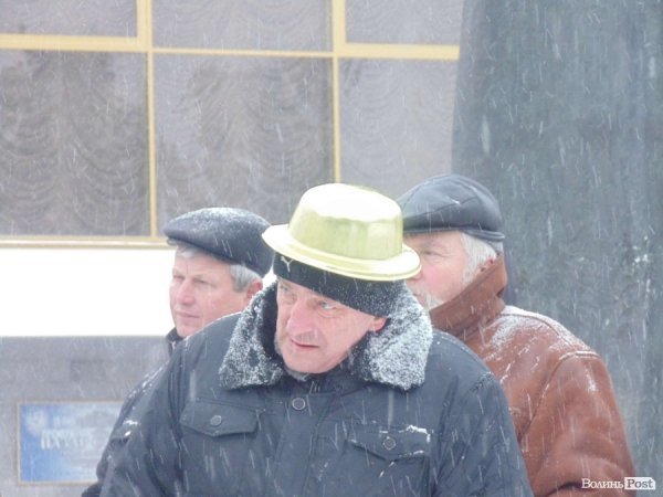 Віче на луцькому Євромайдані. ФОТО