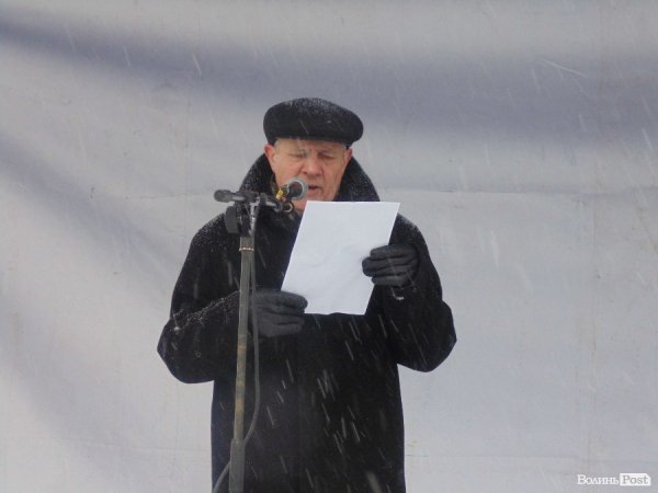 Віче на луцькому Євромайдані. ФОТО