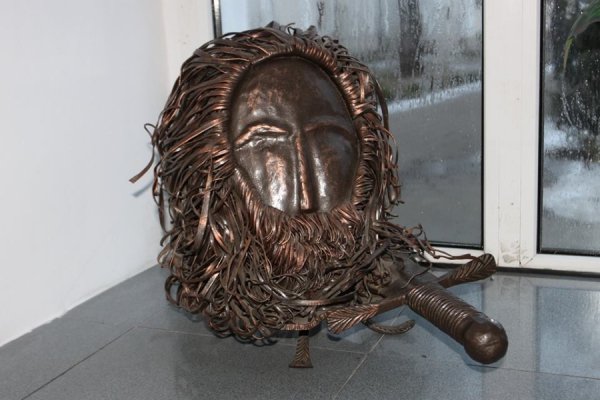 Волинський коваль продає свою дорогоцінну колекцію заради армії. ФОТО