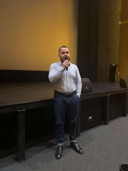 В кінотеатрі у Луцьку влаштували благодійний показ кінострічки про Кобзаря. ФОТО