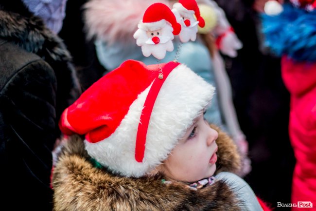 У Луцьку урочисто засвітили головну ялинку міста. ФОТО