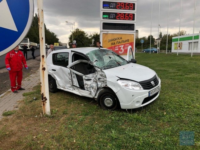 Аварія на Волині: автівка врізалась у автобус. ФОТО
