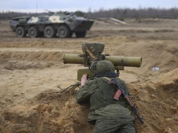 Влада Білорусі підтвердила постачання зброї Росії