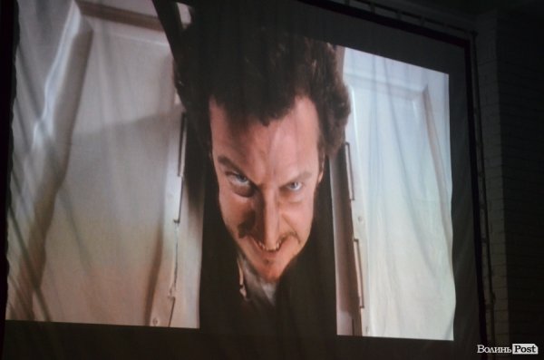 Як лучани всю ніч дивилися новорічні фільми. ФОТО 