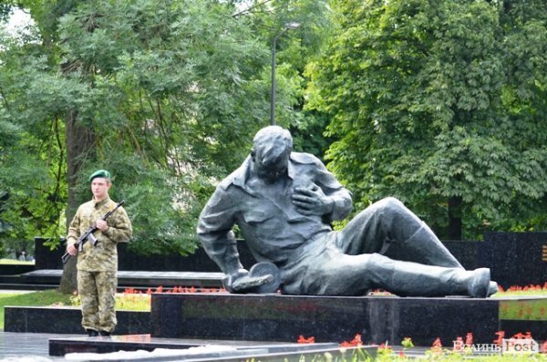 У Луцьку вшанували пам'ять героїв війни. ФОТО