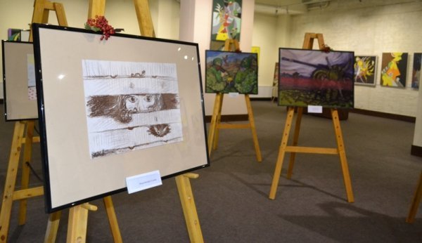 У Луцьку презентація проекту «Два погляди» художника Миколи Кумановського