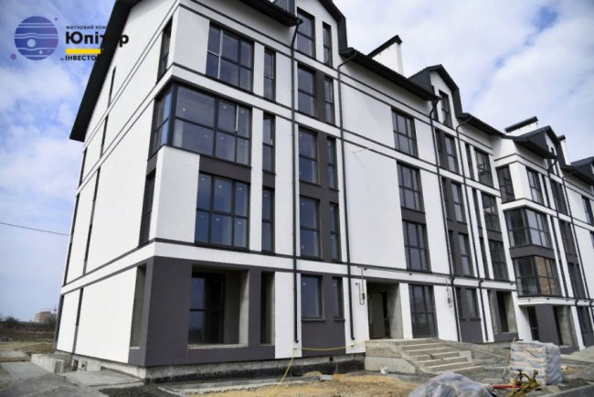 Роботи біля другого будинку