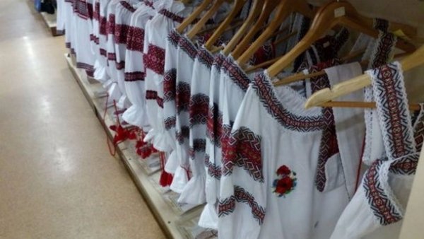 Терористи активно продають українські вишиванки. ФОТОФАКТ