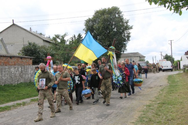 На Волині попрощалися із загиблим на війні  Героєм Леонідом Романцем. ФОТО