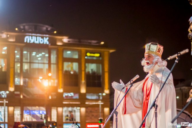 У Луцьку урочисто засвітили головну ялинку міста. ФОТО