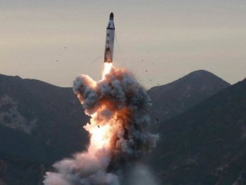 КНДР запустила ракету, яка пролетіла над Японією