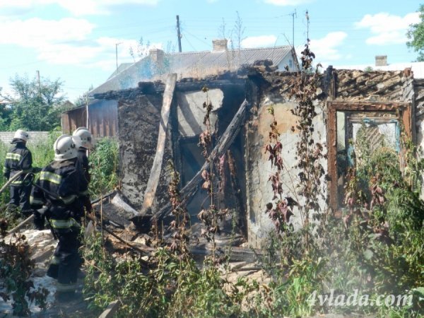 У Луцьку згорів будинок, де жили цигани. ФОТО